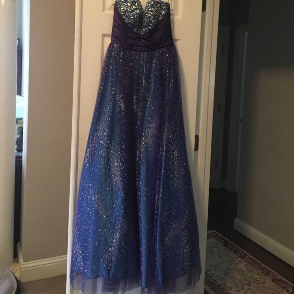 Beautiful perfect condition prom dress for sale